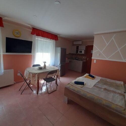 Andrea Apartman Hajduszoboszlo Luaran gambar